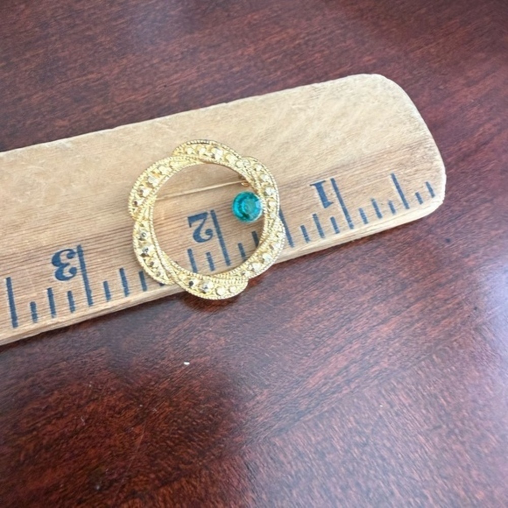 Vintage Gold Tone Brooch